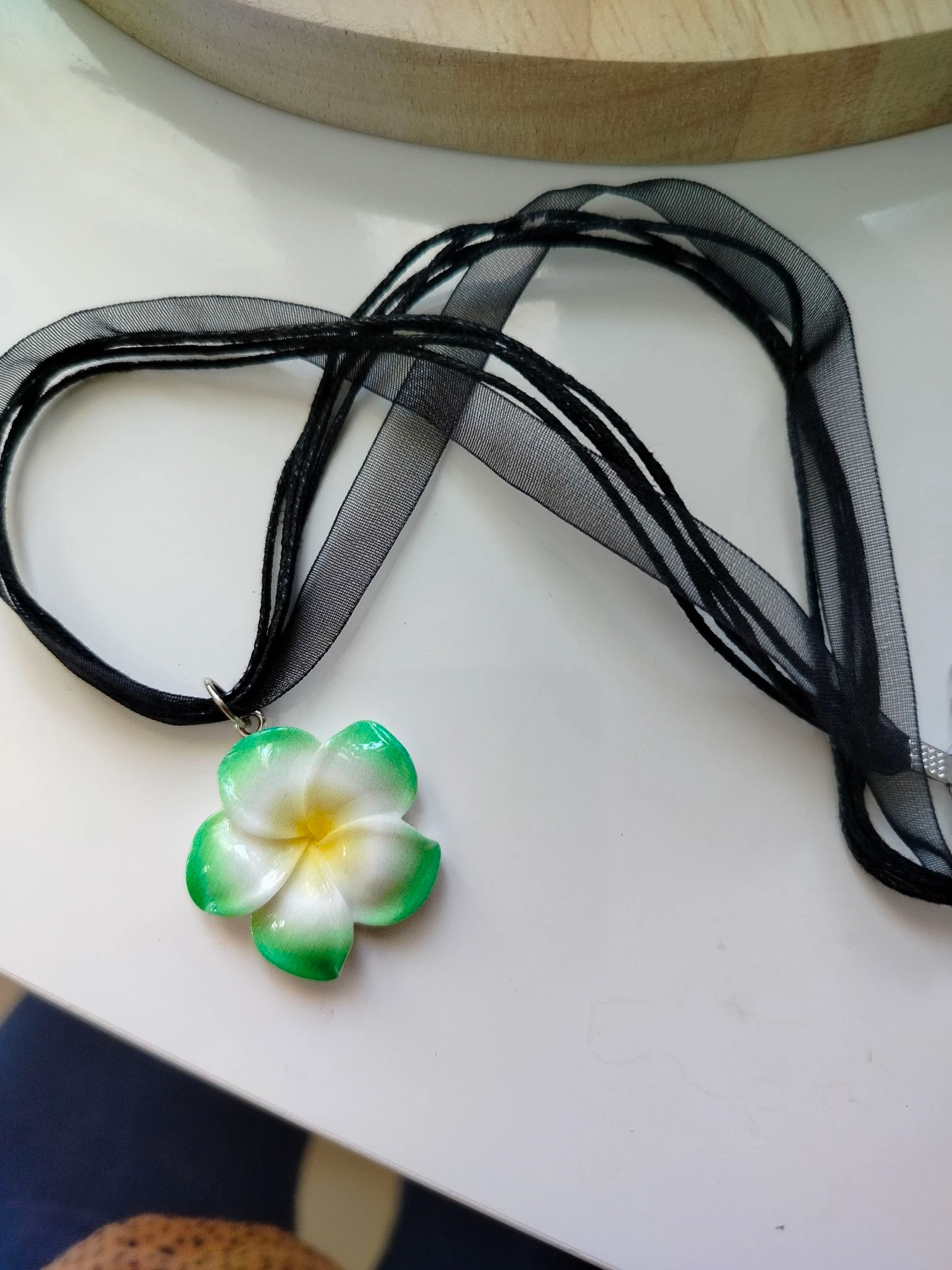 Collier fleur exotique vert blanc bohème été tendance bijou fantaisie